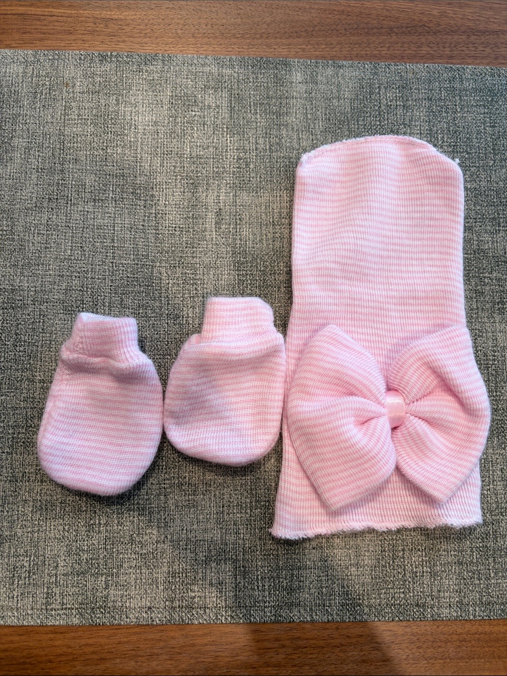 Newborn hat and mittens